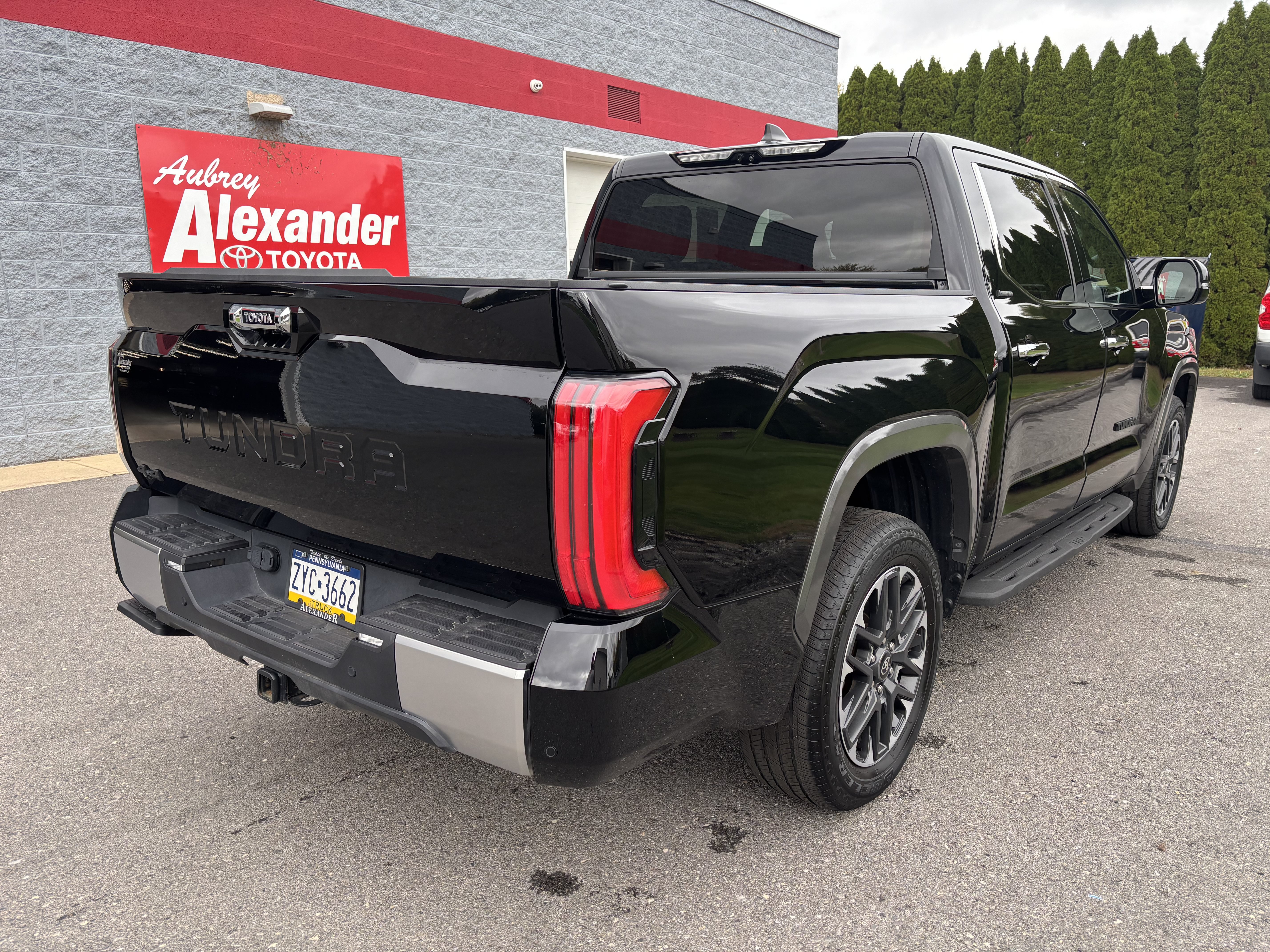 Certified 2025 Toyota Tundra Limited AWD/4WD image 3
