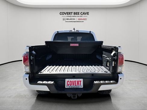 Used 2021 Toyota Tacoma TRD Off-Road w/ Technology Package image 8