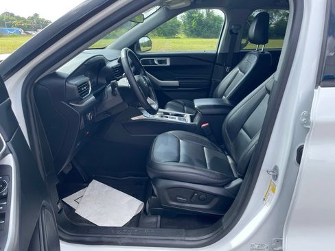 Used 2023 Ford Explorer XLT w/ Equipment Group 202A RWD image 13