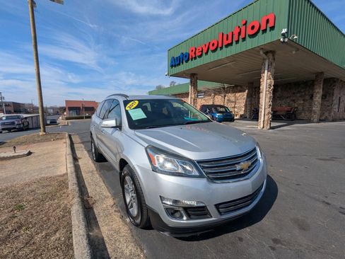Used 2017 Chevrolet Traverse LT AWD/4WD image 1