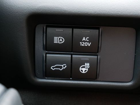 Used 2021 Toyota Highlander Limited AWD/4WD image 26