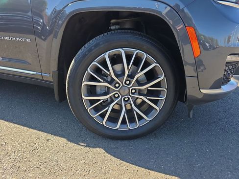 Used 2023 Jeep Grand Cherokee L Summit AWD/4WD image 11