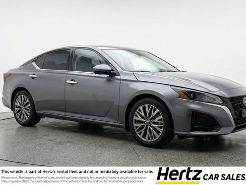 Used 2025 Nissan Altima 2.5 SV image 1