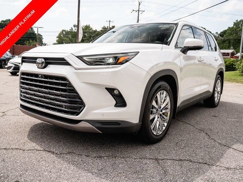 Certified 2024 Toyota Grand Highlander AWD image 3