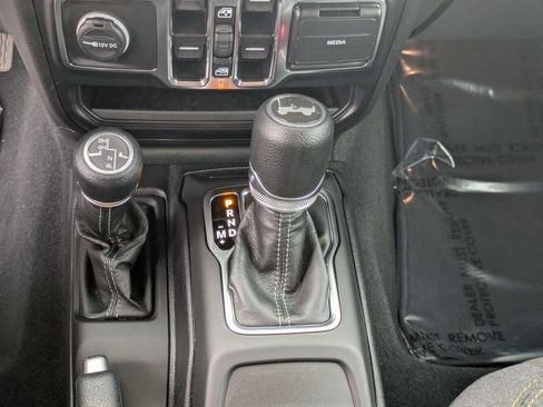 Certified 2024 Jeep Wrangler Sport S image 21