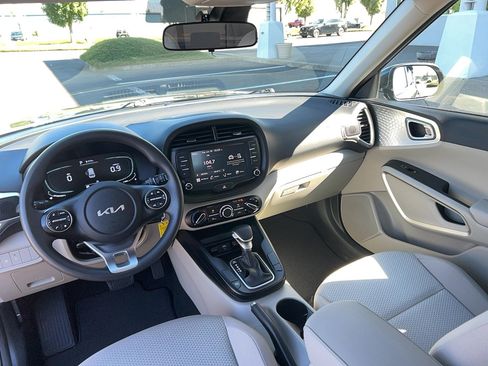 Used 2024 Kia Soul LX FWD image 22