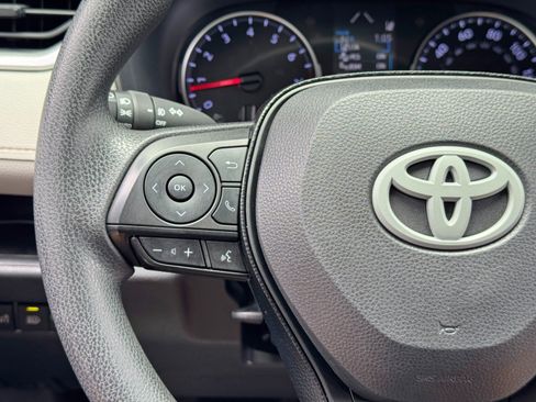 Used 2021 Toyota RAV4 XLE AWD/4WD image 19
