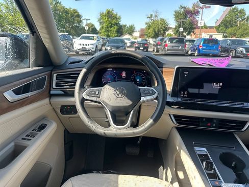 Used 2026 Volkswagen Atlas SE FWD image 16