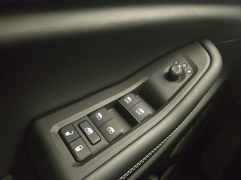 Certified 2025 Jeep Grand Cherokee Altitude image 31