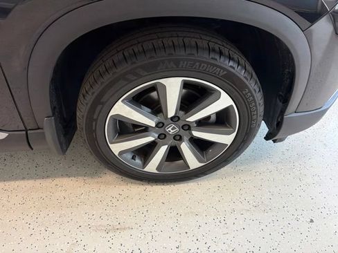 Used 2023 Honda Pilot Touring image 11