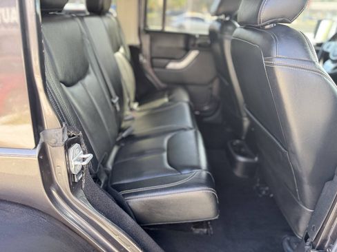 Used 2016 Jeep Wrangler Unlimited Rubicon AWD/4WD image 18