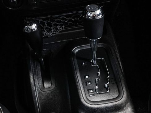 Used 2016 Jeep Wrangler Unlimited Sahara w/ Max Tow Package AWD/4WD image 29