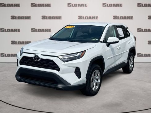 Used 2023 Toyota RAV4 LE AWD/4WD image 1