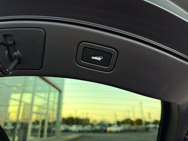 Used 2021 Jaguar F-TYPE Coupe RWD image 31