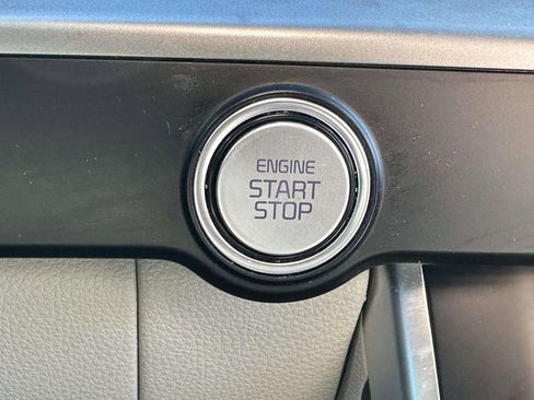 Used 2022 Kia Carnival LX image 28