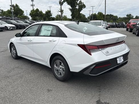 New 2026 Hyundai Elantra SE FWD image 5