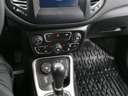 Used 2021 Jeep Compass Latitude AWD/4WD image 20