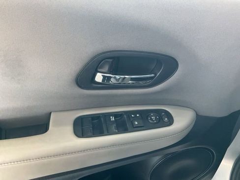 Used 2017 Honda HR-V LX image 4