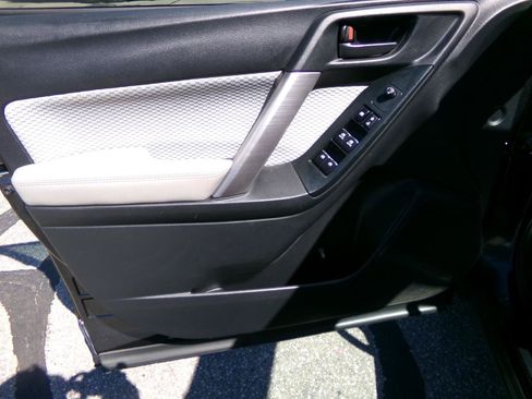 Used 2018 Subaru Forester 2.5i Premium AWD/4WD image 22