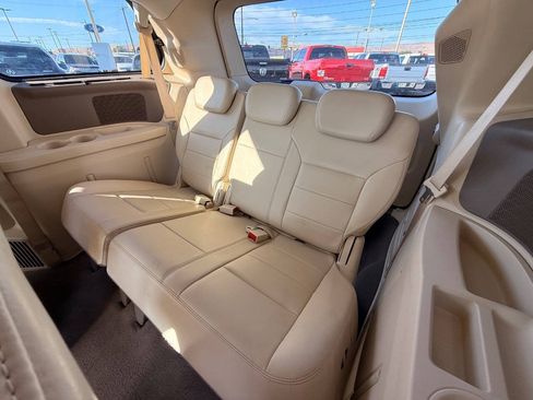 Used 2009 Volkswagen Routan SEL FWD image 9