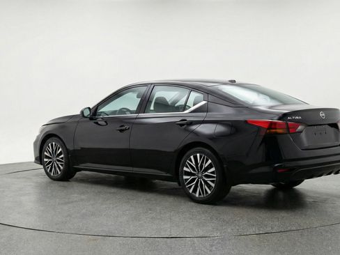Used 2025 Nissan Altima 2.5 SV image 6