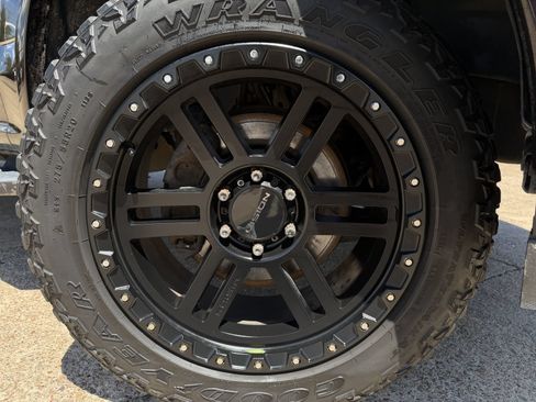 Used 2019 Ford F150 XLT w/ Equipment Group 302A Luxury AWD/4WD image 11