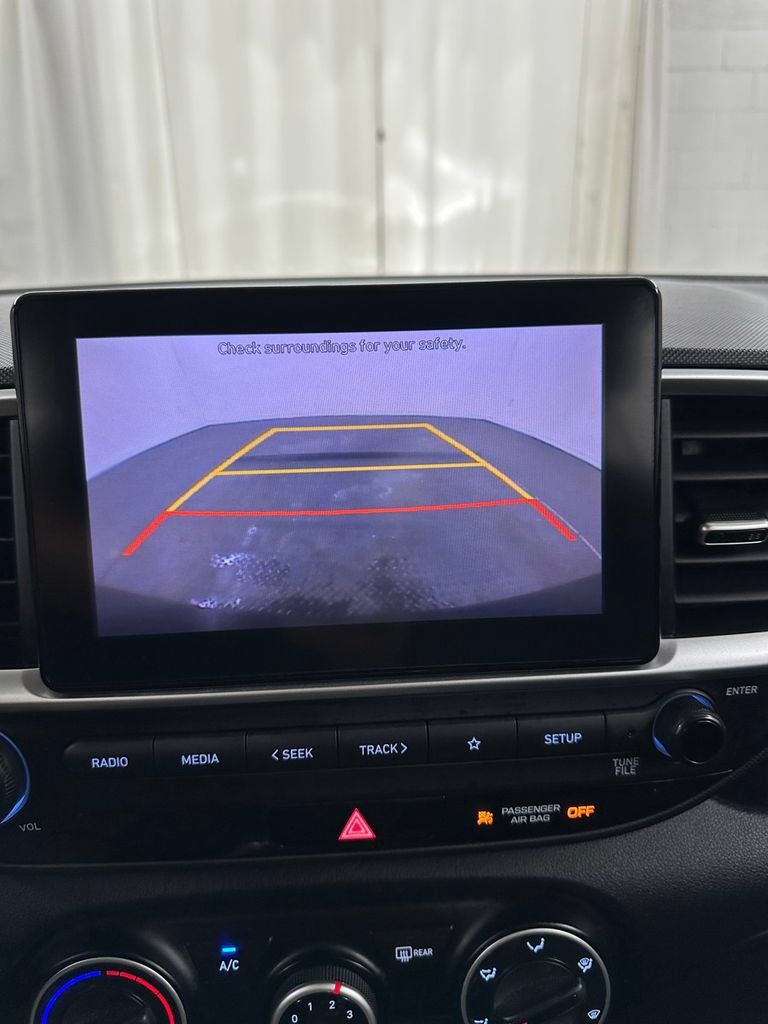Used 2022 Hyundai Venue FWD image 20