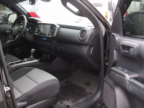 Certified 2023 Toyota Tacoma TRD Off-Road image 20