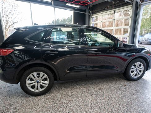 Used 2020 Ford Escape S image 4
