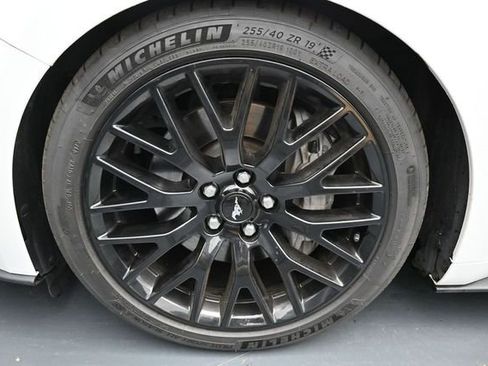 Used 2018 Ford Mustang GT Premium w/ Equipment Group 401A RWD image 10