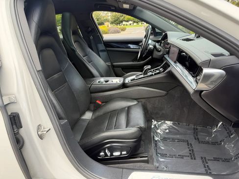 Used 2020 Porsche Panamera image 19