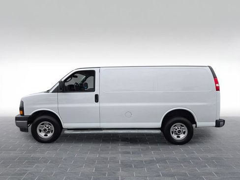 Used 2023 GMC Savana 2500 w/ Driver Convenience Package RWD image 4