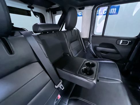 Used 2022 Jeep Wrangler Unlimited Sahara w/ Cold Weather Group AWD/4WD image 39