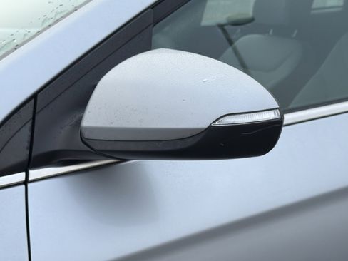 Used 2022 Hyundai Ioniq SE image 32