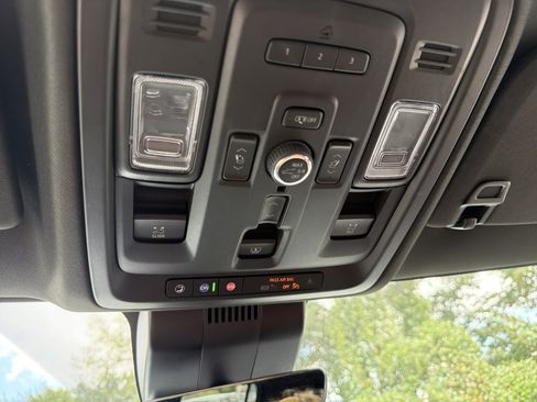 Used 2024 GMC Yukon XL Denali Ultimate AWD/4WD image 25