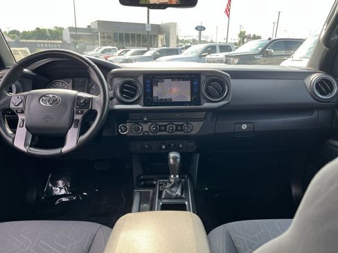 Used 2019 Toyota Tacoma TRD Sport AWD/4WD image 23