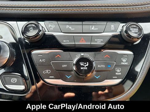 Used 2023 Chrysler Pacifica Pinnacle image 22