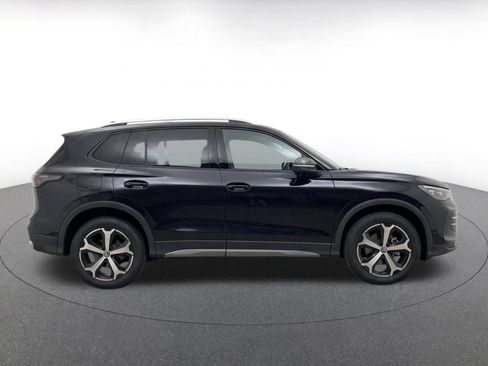 Used 2026 Volkswagen Tiguan SE AWD/4WD image 8