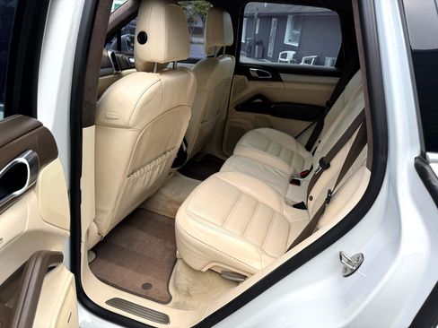 Used 2014 Porsche Cayenne GTS image 9
