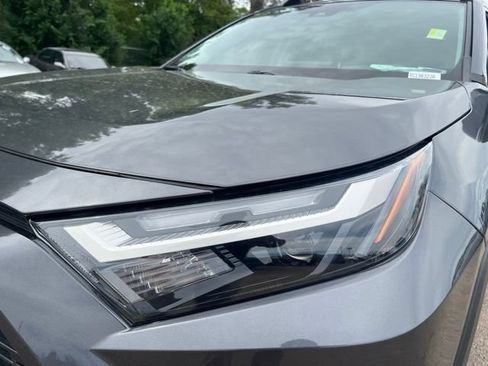 Used 2022 Toyota RAV4 XLE w/ Convenience Package AWD/4WD image 9