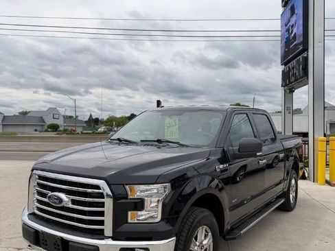 Used 2017 Ford F150 XLT w/ Equipment Group 302A Luxury AWD/4WD image 3