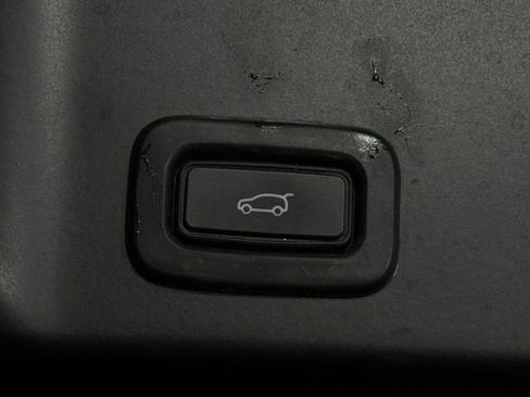 Used 2020 Land Rover Range Rover Evoque SE image 18