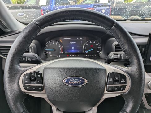 Used 2023 Ford Explorer XLT w/ Equipment Group 202A RWD image 24