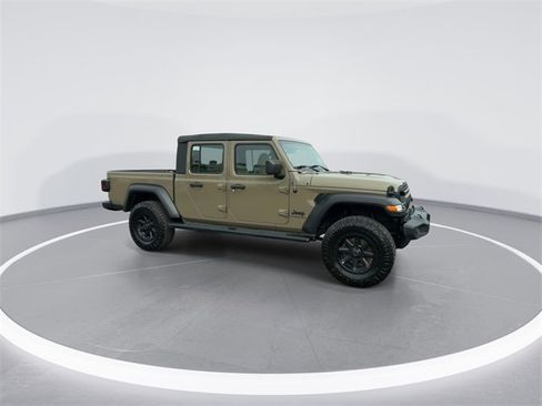 Used 2020 Jeep Gladiator Sport image 2