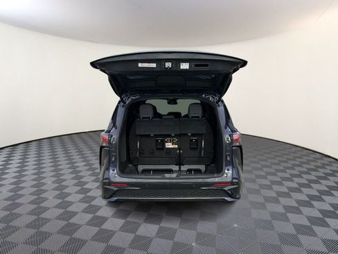 Used 2022 Toyota Sienna XSE w/ XSE Plus Package AWD/4WD image 9