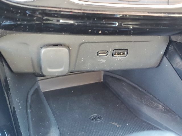 Certified 2024 Chevrolet Trax RS w/ Sunroof Package FWD image 28