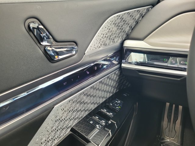 Used 2024 BMW 760i xDrive AWD/4WD image 23