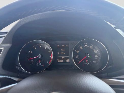 Used 2017 Volkswagen Passat 1.8T SE FWD image 32