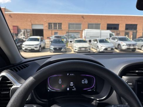 Used 2025 Kia Soul LX w/ LX Technology Package FWD image 32