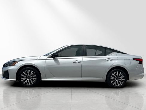 Used 2024 Nissan Altima 2.5 SV AWD/4WD image 7